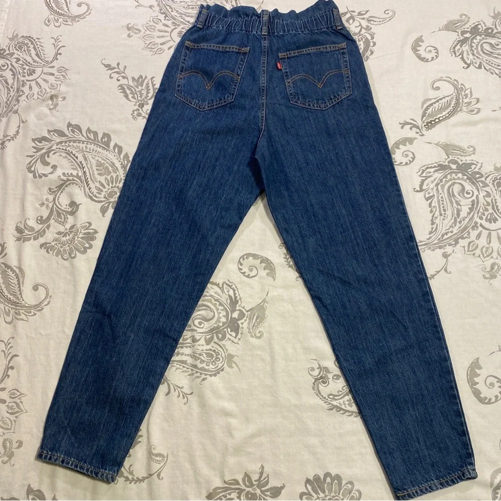 Vintage Levis High Waisted‎ Elastic
Mom Jeans - Picture 3 of 9